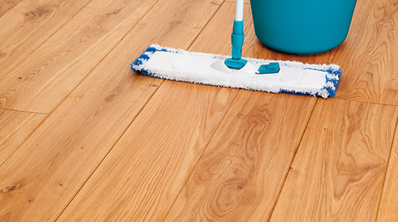 Houten vloer schoonmaken