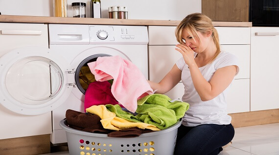 how to get a damp smell out of clothes