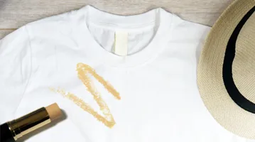 Foundation Uit Kleding 01