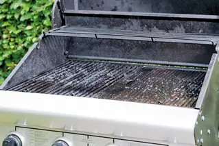 Nettoyer Une Grille De Barbecue 02